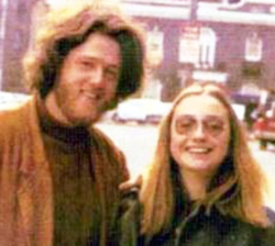 Sinh viên Bill Clinton và nữ sinh viên Hillary Rodham.