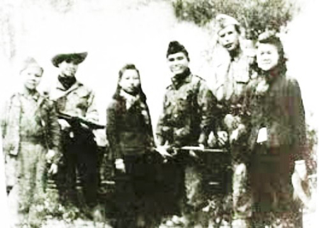 Những thiếu niên - nhi đồng trong Trung Đoàn Thủ Đô, Hà Nội năm 1947. 